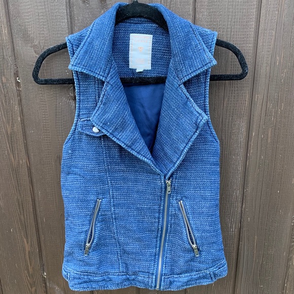 Guess jean vest 💙 - Picture 1 of 4